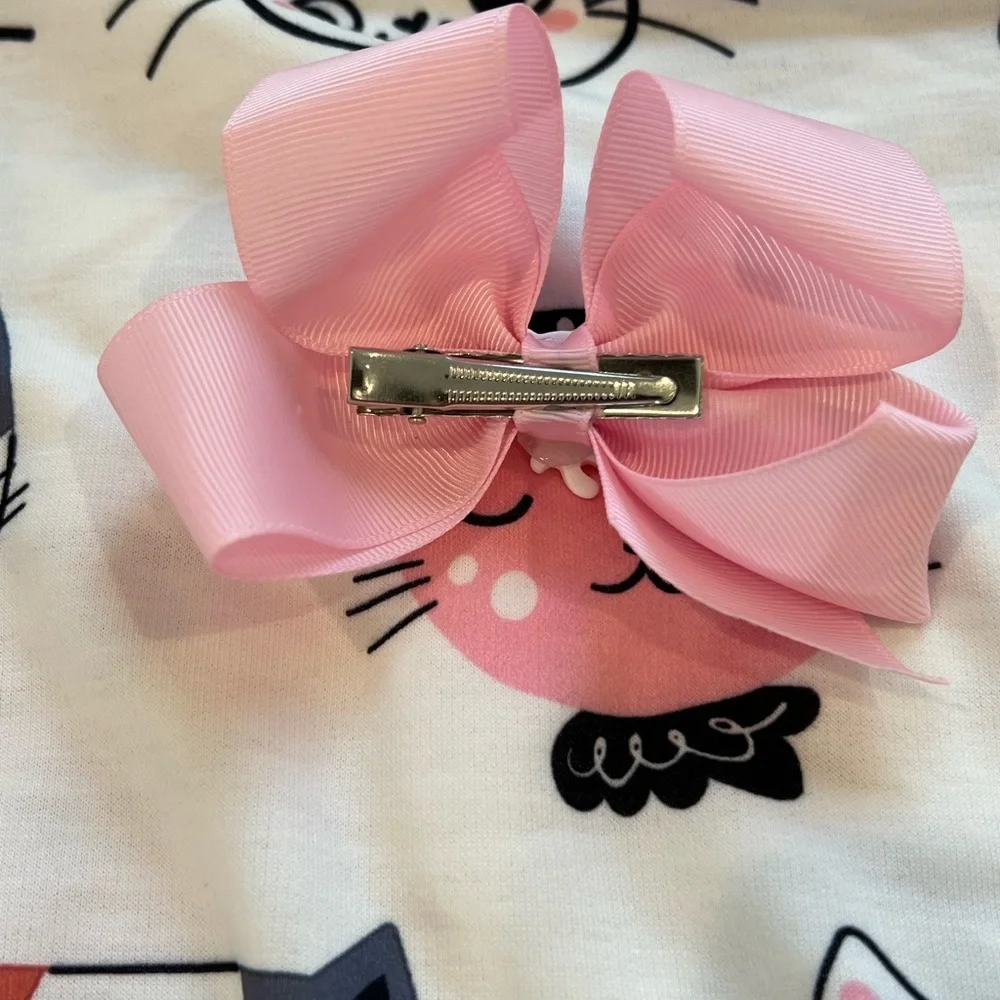 Girls Kitty Cat top shirt pullover crew neck with matching hair bows.
